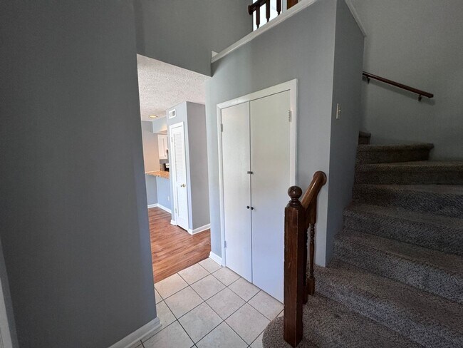 Building Photo - 2 bedroom/2.5 bath in Brentwood (Nipper's Corner)