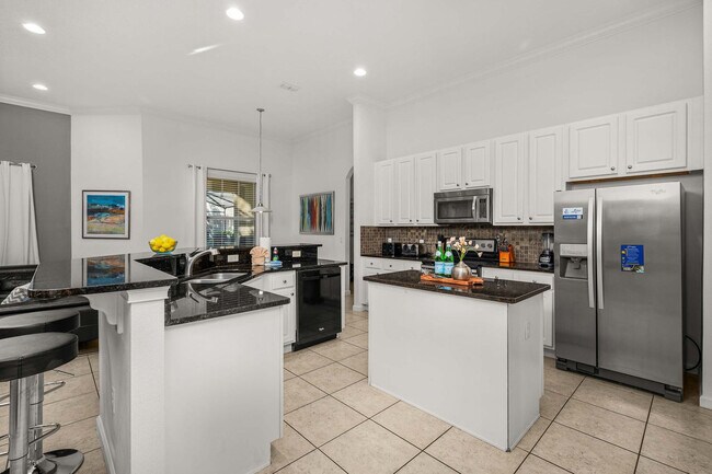 Building Photo - 4140 Oak Tree Dr