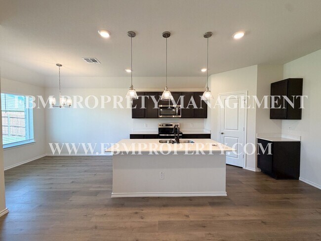 Building Photo - 369 Thoroughbred St