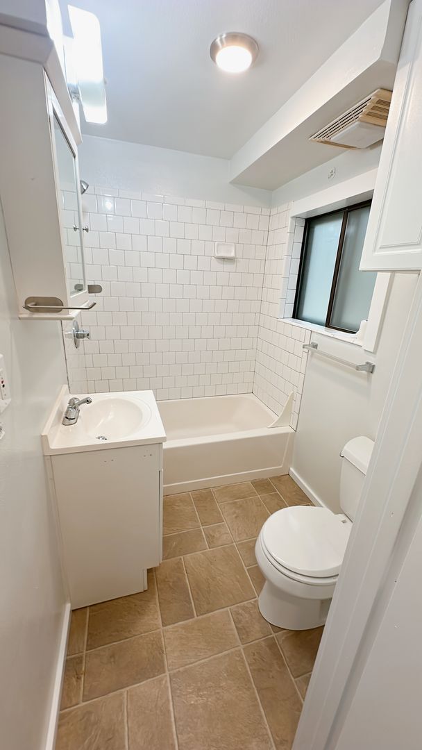 Building Photo - Affordable 3bdrm/1 bath home with storage ...