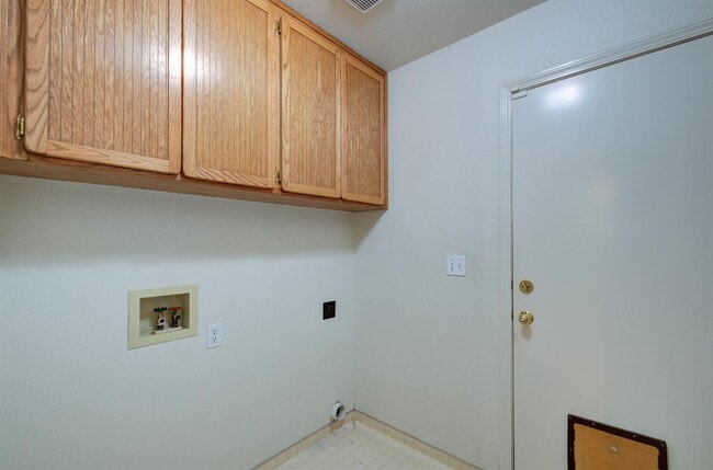 Building Photo - 5582 W Wathen Ave
