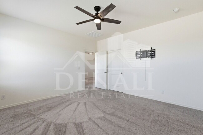 Building Photo - 10941 N 165th Ave