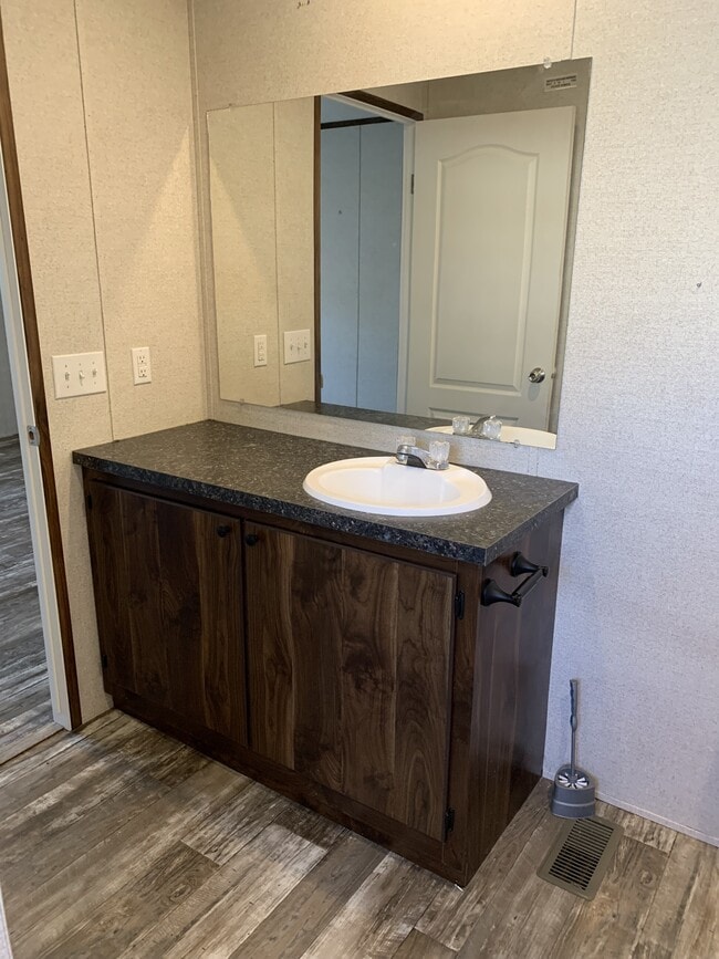 Building Photo - 100 Bristol St