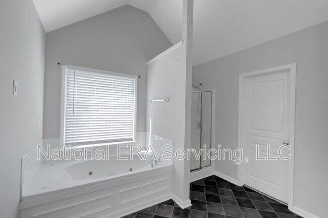 Building Photo - 50 Trinity Ln