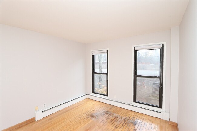 Building Photo - 24 Juniper St