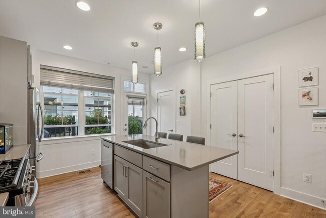 Building Photo - 11225 Beaker St