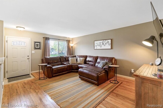 Building Photo - 3818 Edgeland Ave