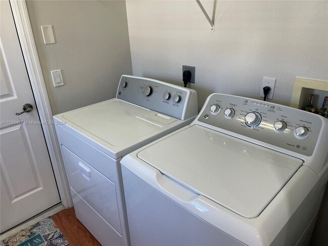 Building Photo - 6425 Las Palmas Way