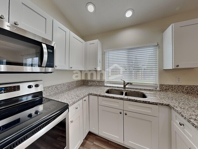 Building Photo - 16605 Sadie Ave