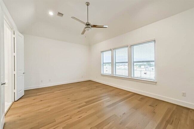 Building Photo - 4019 University Grove St