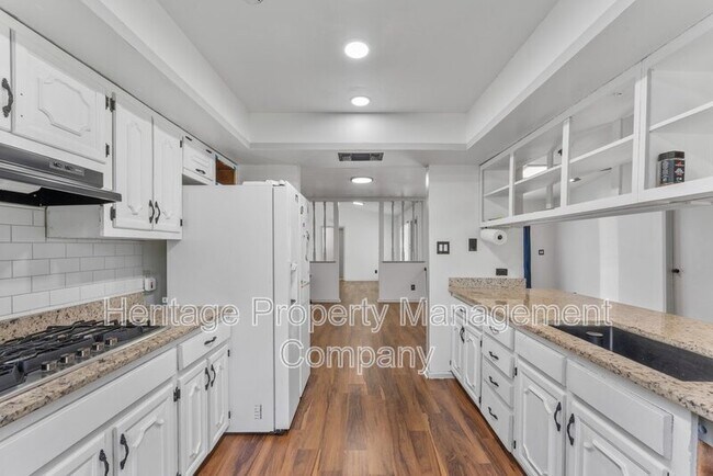 Building Photo - 2526 Town Briar St
