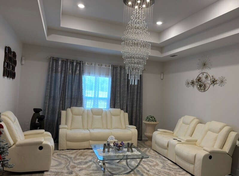 Building Photo - 5832 Sargassum Ln