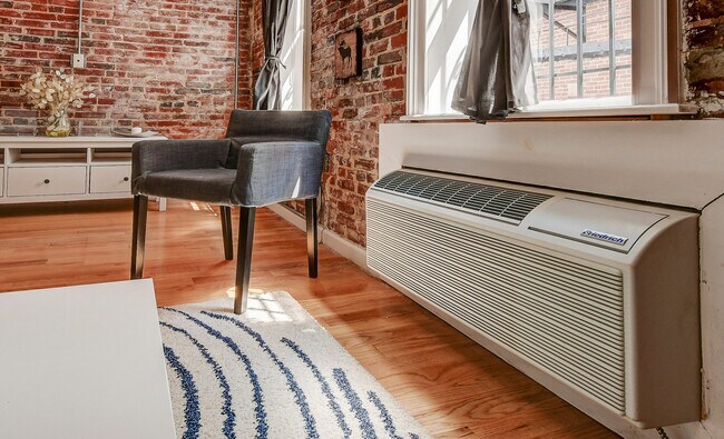 Building Photo - 231 E North Ave