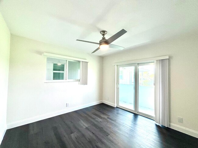 Building Photo - 491 W Camino