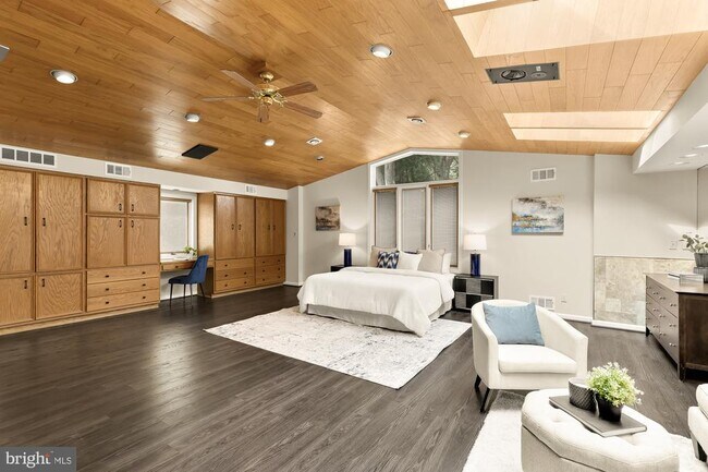 Building Photo - 11000 Rosemont Dr