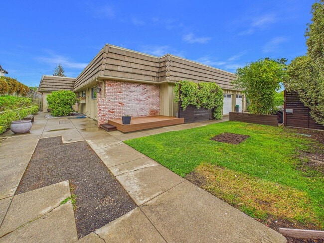 Building Photo - Immaculate Menlo Park house for rent now! $9,100