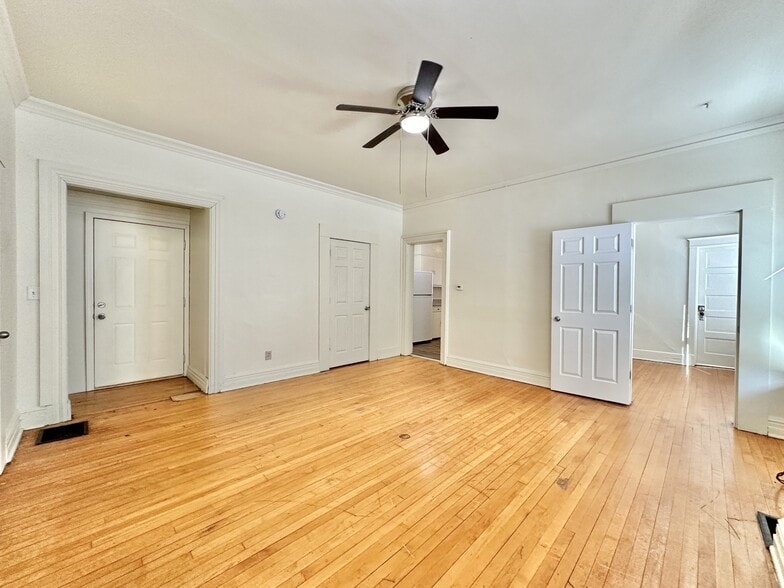 Building Photo - 255 S Jackson St