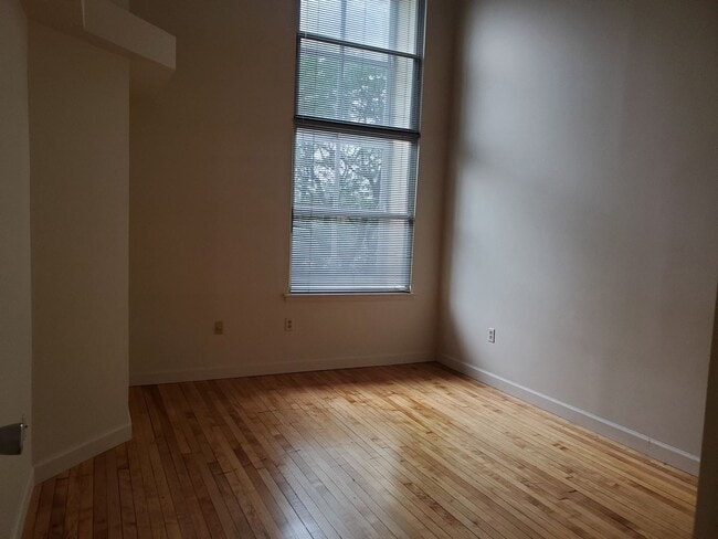 Building Photo - Beautiful 1 Bedroom in Downtown Lancaster