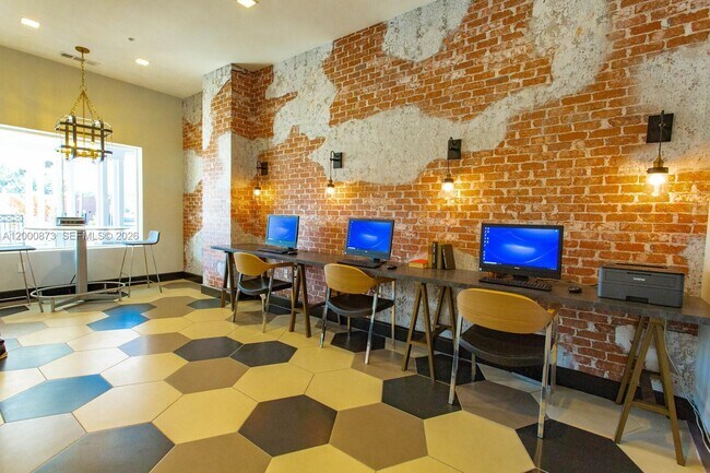 Building Photo - 448 W Georgia St