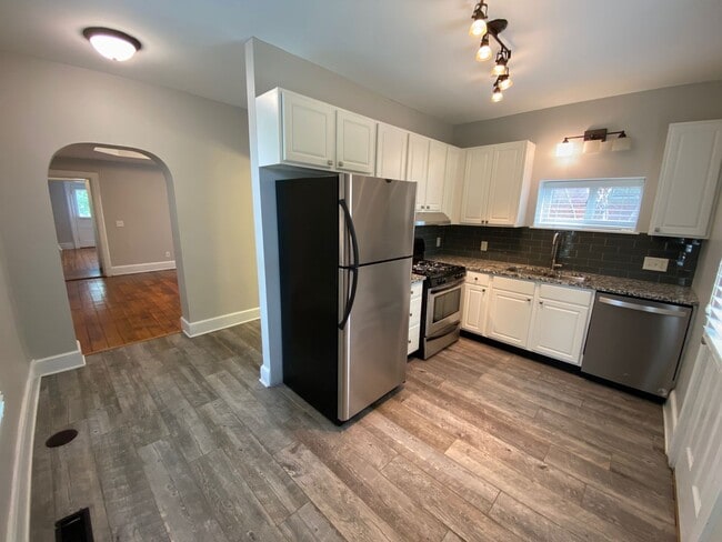 Building Photo - Italian Village home with Huge Yard