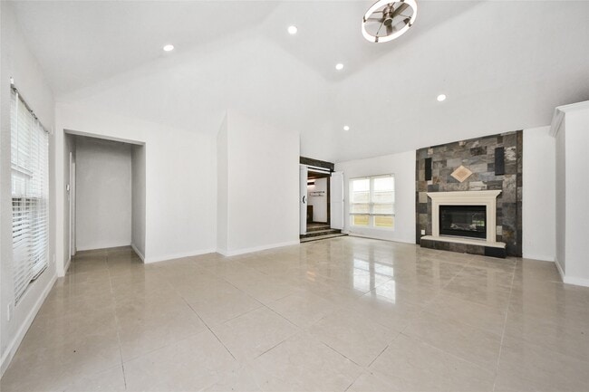 Building Photo - 15719 Baytree Dr