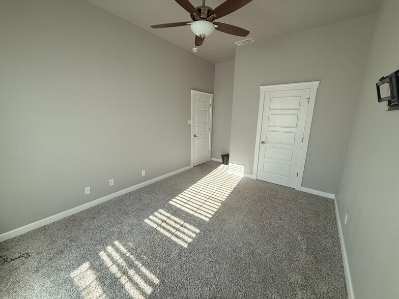 Building Photo - 2502 Meadow Lark Dr