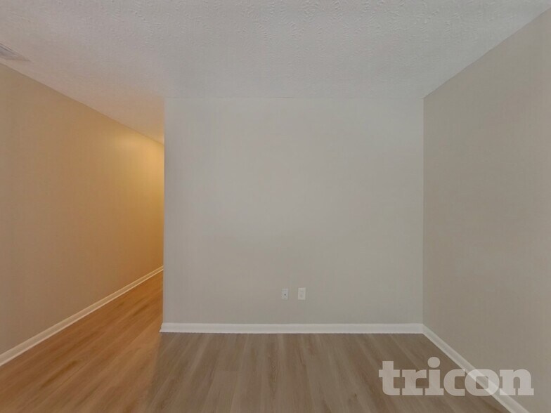 Building Photo - 15803 Hampton Village Dr