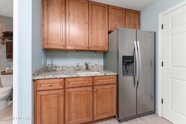 Building Photo - 670 Sherry Dr