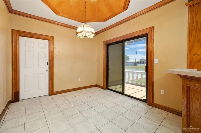 Building Photo - 604 Crystal Dr