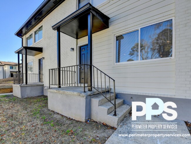 Building Photo - 390 W Lake Ave