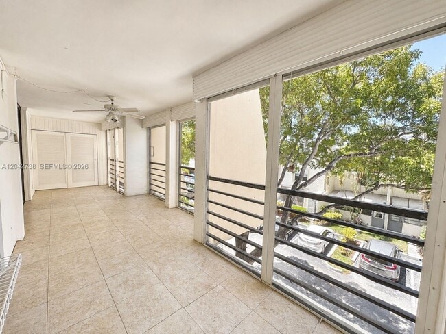 Building Photo - 20200 W Country Club Dr