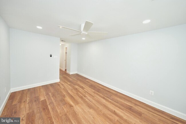 Building Photo - 9900 Kingsbridge Dr