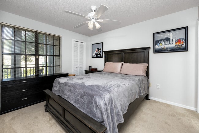 Building Photo - 1000 W Horatio St