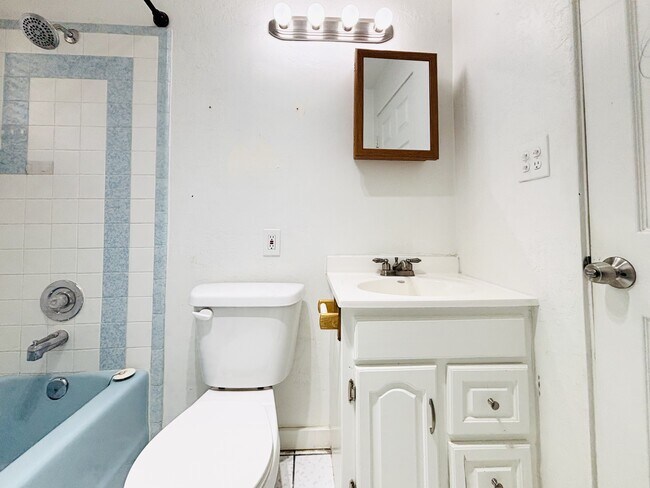 Building Photo - 13413 Minuteman Dr