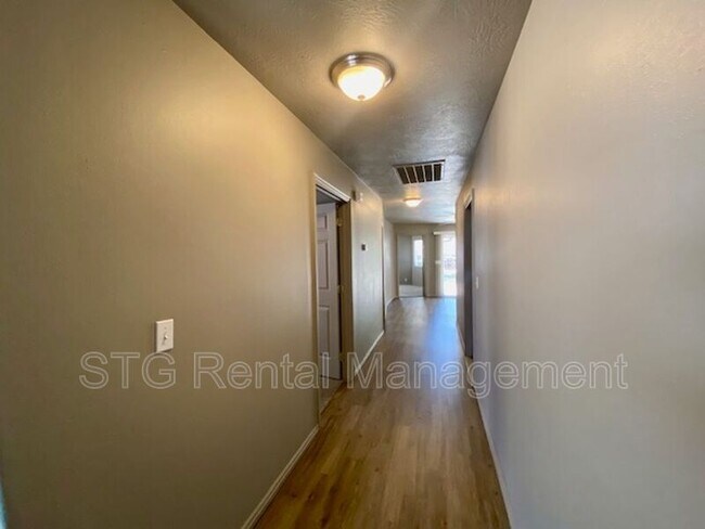 Building Photo - 76 E Center St