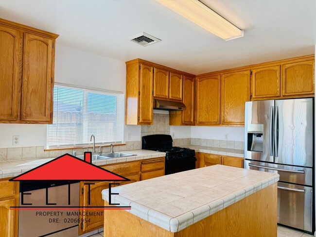 Building Photo - AVAILABLE NOW!!!