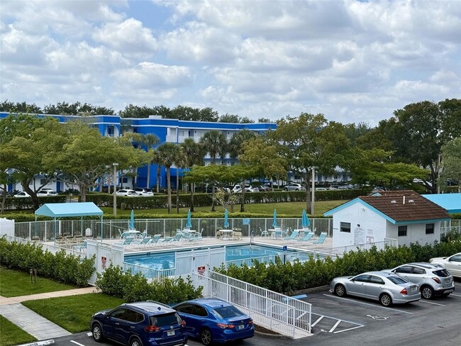 Building Photo - 4725 Lucerne Lakes Blvd E