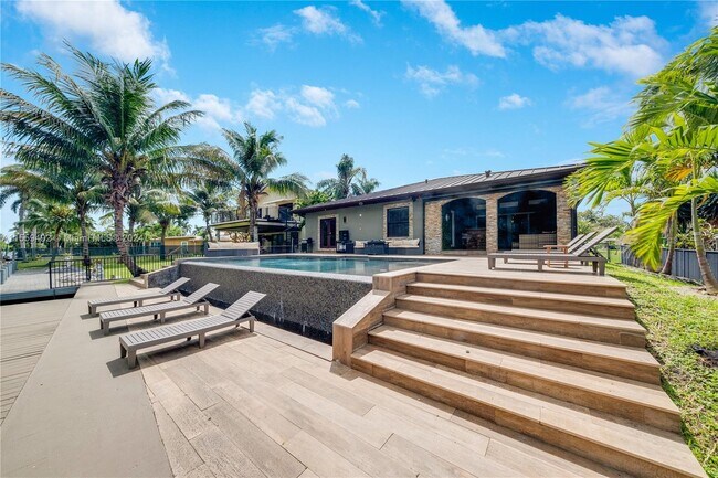 Building Photo - 4401 SW 35th Ave