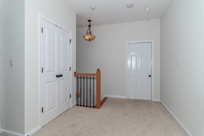 Building Photo - Lovely Riverwood Home