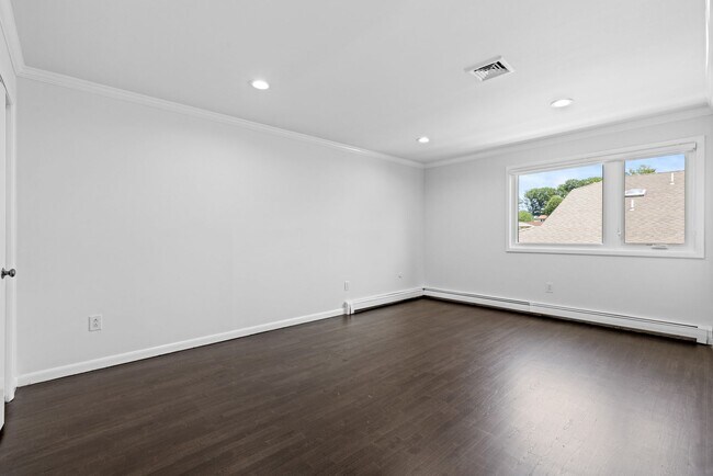 Building Photo - 275 Alfred Ave