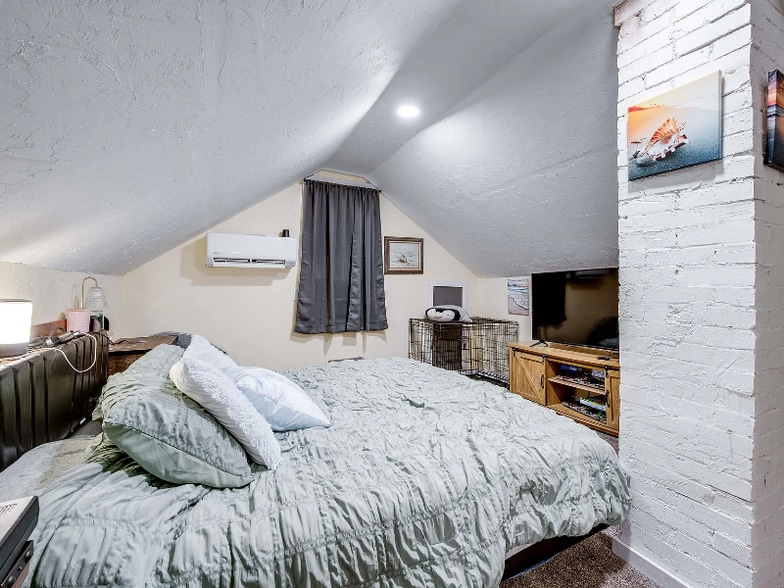 Building Photo - 705 S East St