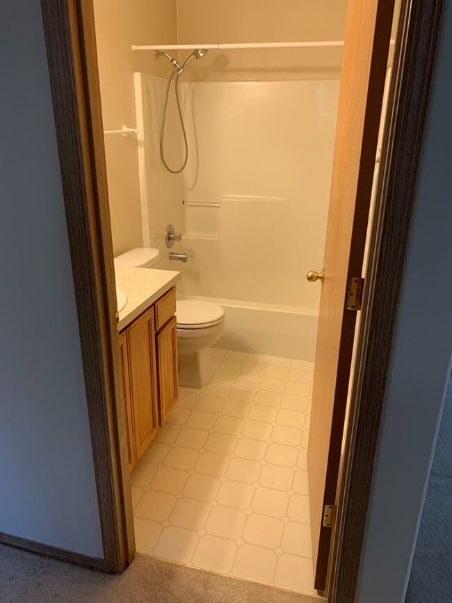 Building Photo - VIDEOTOUR: Amazing Newer South Salem Home! Great Location. PETS WELCOME