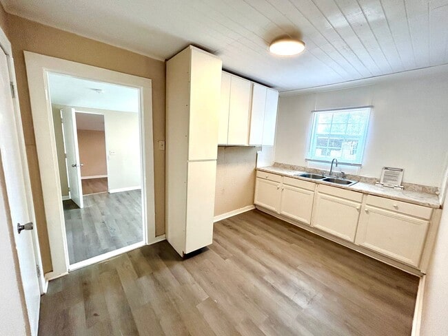 Building Photo - *COMING SOON* Corner Lot 3 Bedroom / 1.5 Bath Home In Pleasanton TX.