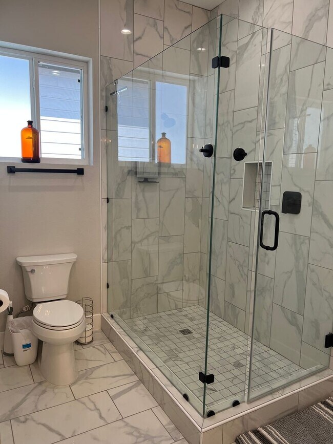 Building Photo - Alamo Heights Area!!