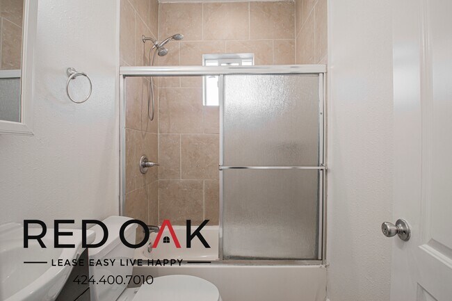 Building Photo - 1847 1/2 W Florence Ave