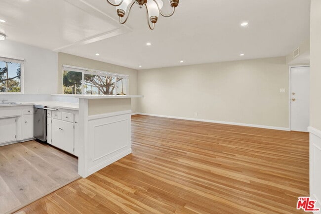 Building Photo - 433 Ocean Ave