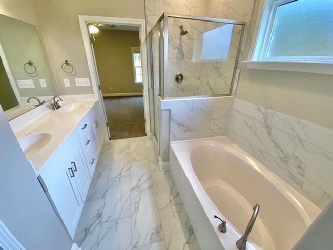 Building Photo - TuckerLanding5624