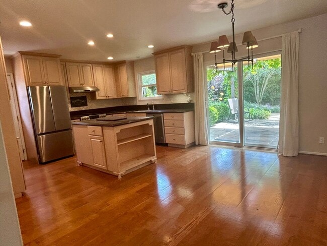 Building Photo - Carpinteria 3 Bedroom House - Available Au...