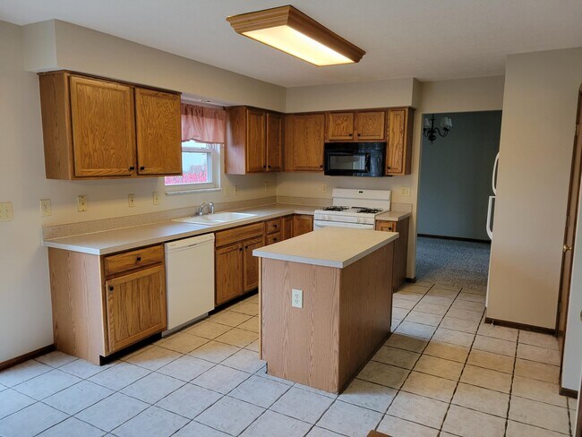 Building Photo - 2843 Minuteman Ct