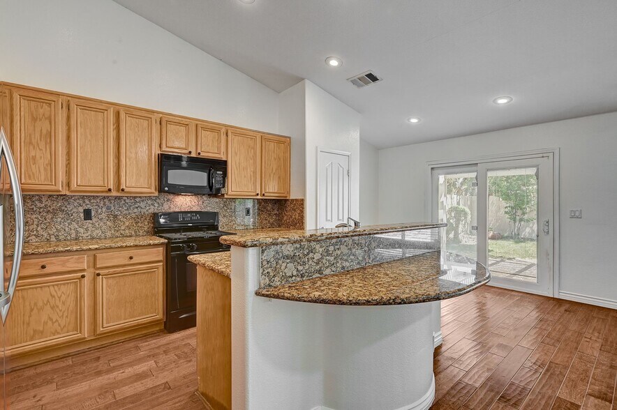 Building Photo - 9042 Edenbridge Ct